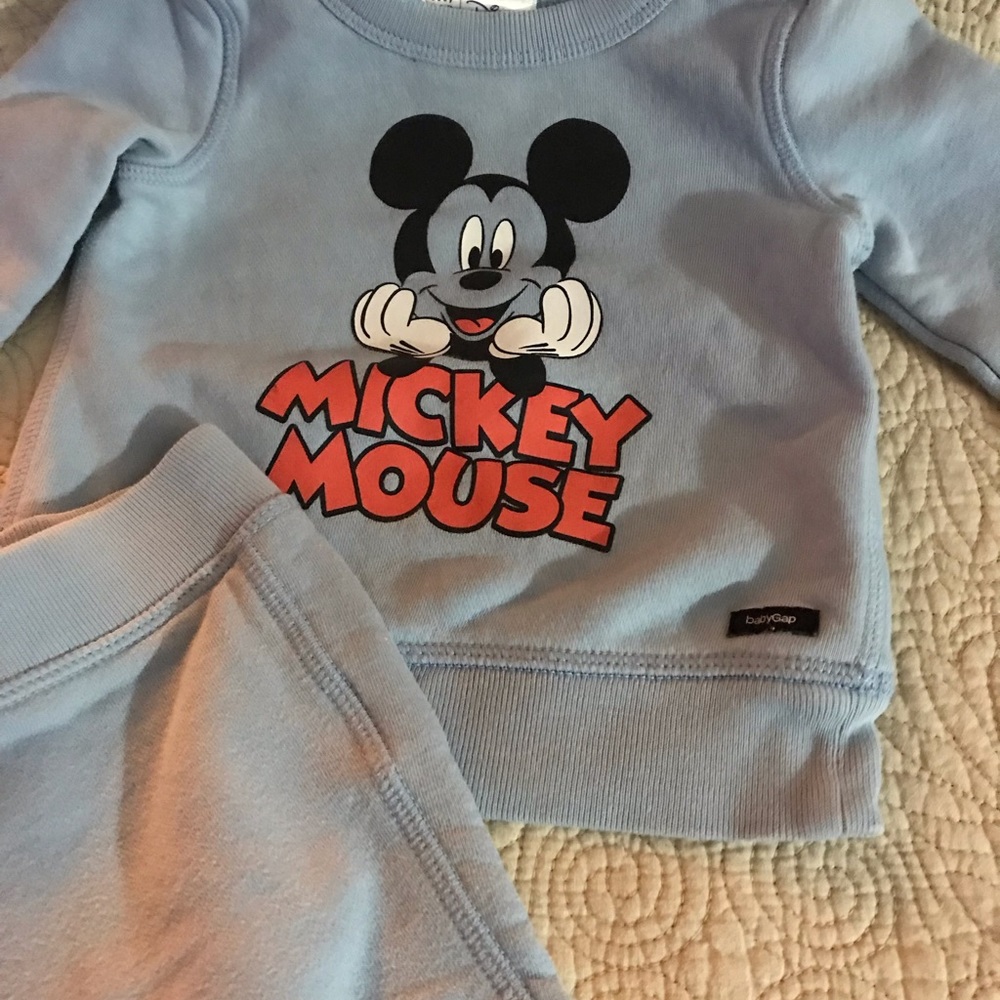 GAP DISNEY SIZE 6-12 MONTHS MICKEY MOUSE SWEAT SHIRT & SWEAT PANTS